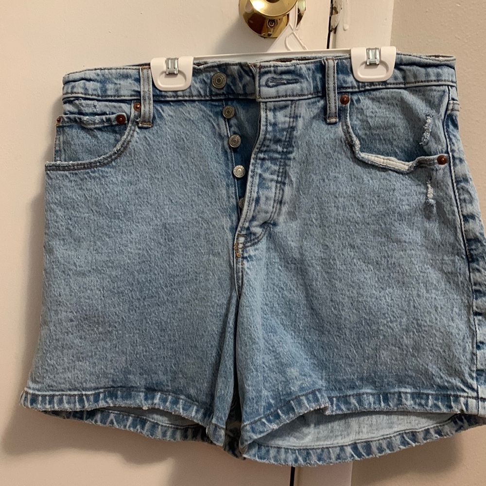 Abercrombie and Fitch- The Dad Short, High Rise